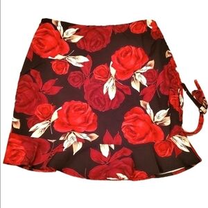 FLORAL MINI SKIRT RUCHED RUFFLE HEM SIDE TIE RED BLACK ROSE PRINT SMALL SHEIN